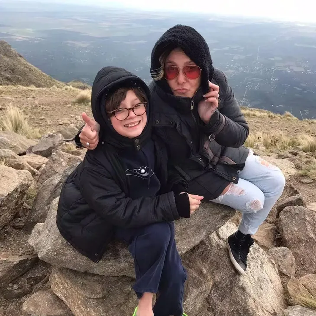 Ian Moche y su madre Marlene Spesso reclaman por la emergencia en discapacidad. Foto: ámbito Ian Moche y su madre Marlene Spesso reclaman por la emergencia en discapacidad. Foto: ámbito