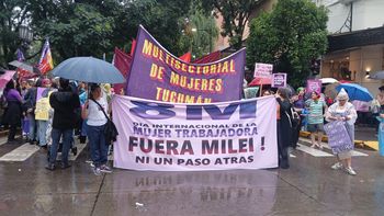 Marcha del 8M en Tucumán: una multitud se movilizó hasta Plaza Independencia
