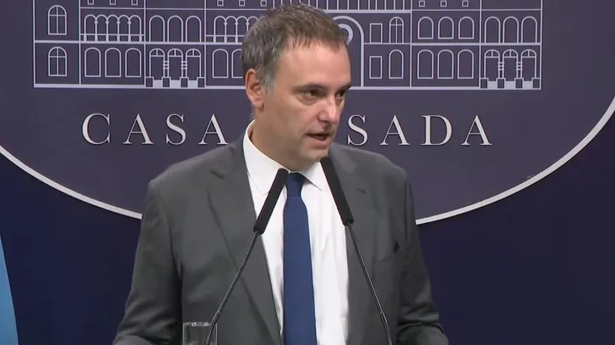 Manuel Adorni propuso que la gente elija a los periodistas que asistan a sus conferencias de prensa. Foto: C5N  