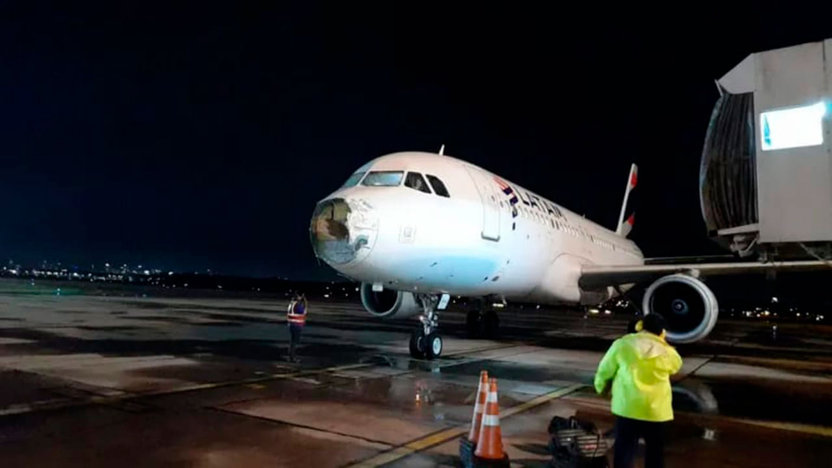 Un avión con destino a Miami tuvo que aterrizar de emergencia en Ezeiza