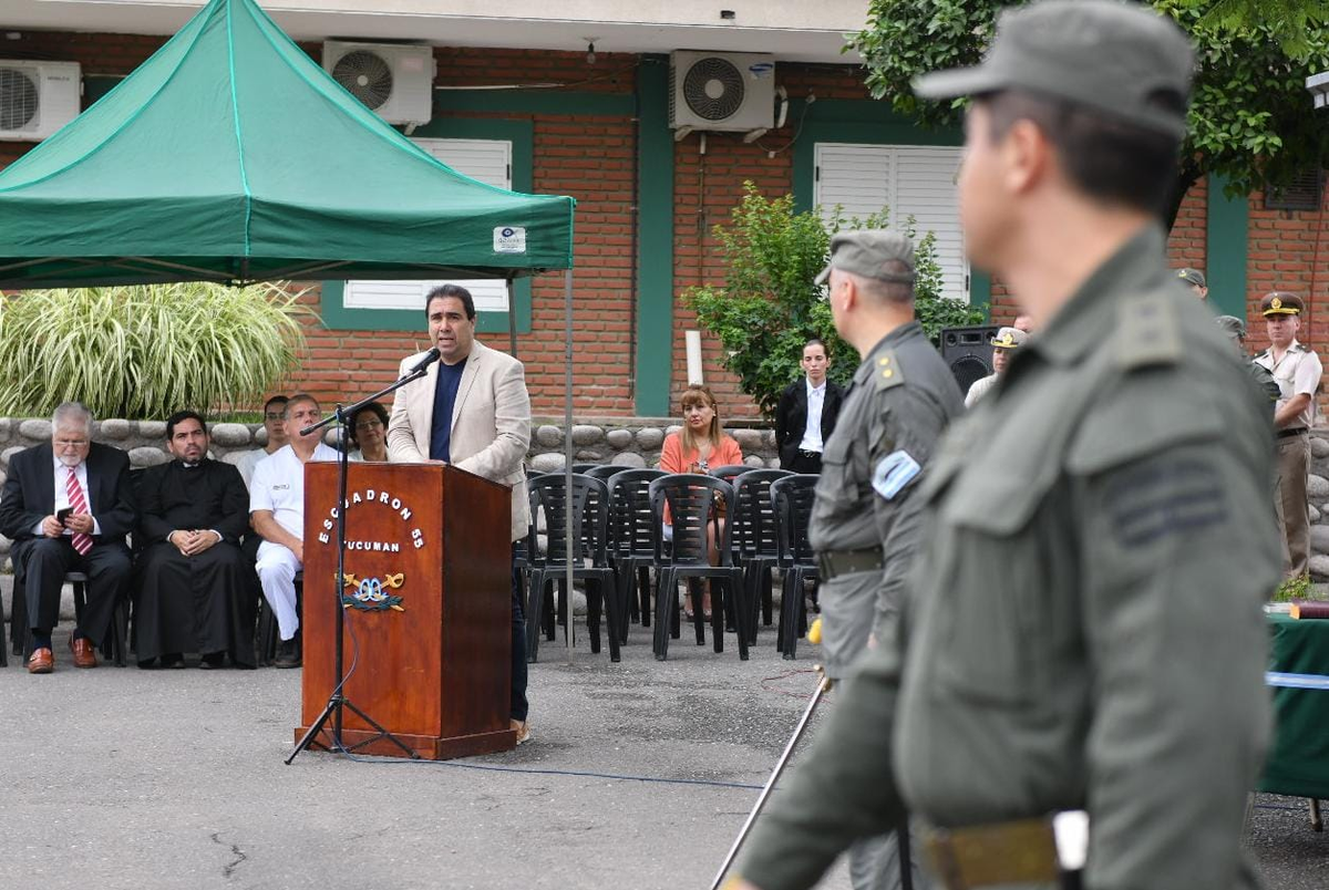 Sergio Mansilla presenció la asunción del nuevo comandante de la Región IV