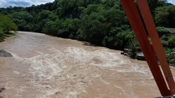 Crecida del río Salí: piden alejarse 150 metros de sus márgenes