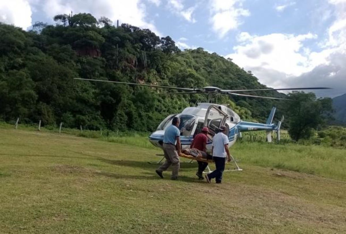 Alta montaña: el helicóptero del 107 trasladó a una mujer