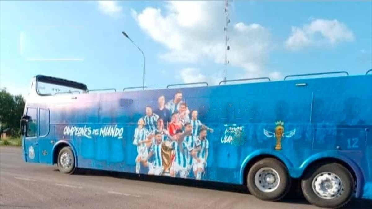 El micro de la Selección Argentina llegó a Santiago del Estero