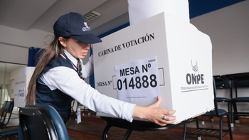 Perú elige presidente con más de 30 fórmulas en competencia