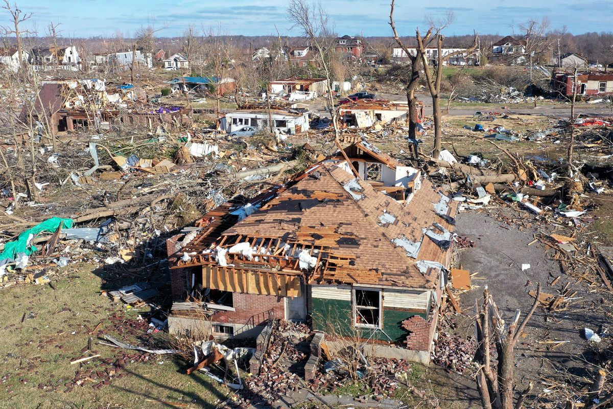 Los tornados en Estados Unidos dejaron muertos y daños materiales.