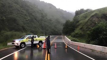 Ruta 307: El tránsito está interrumpido por hielo en la calzada