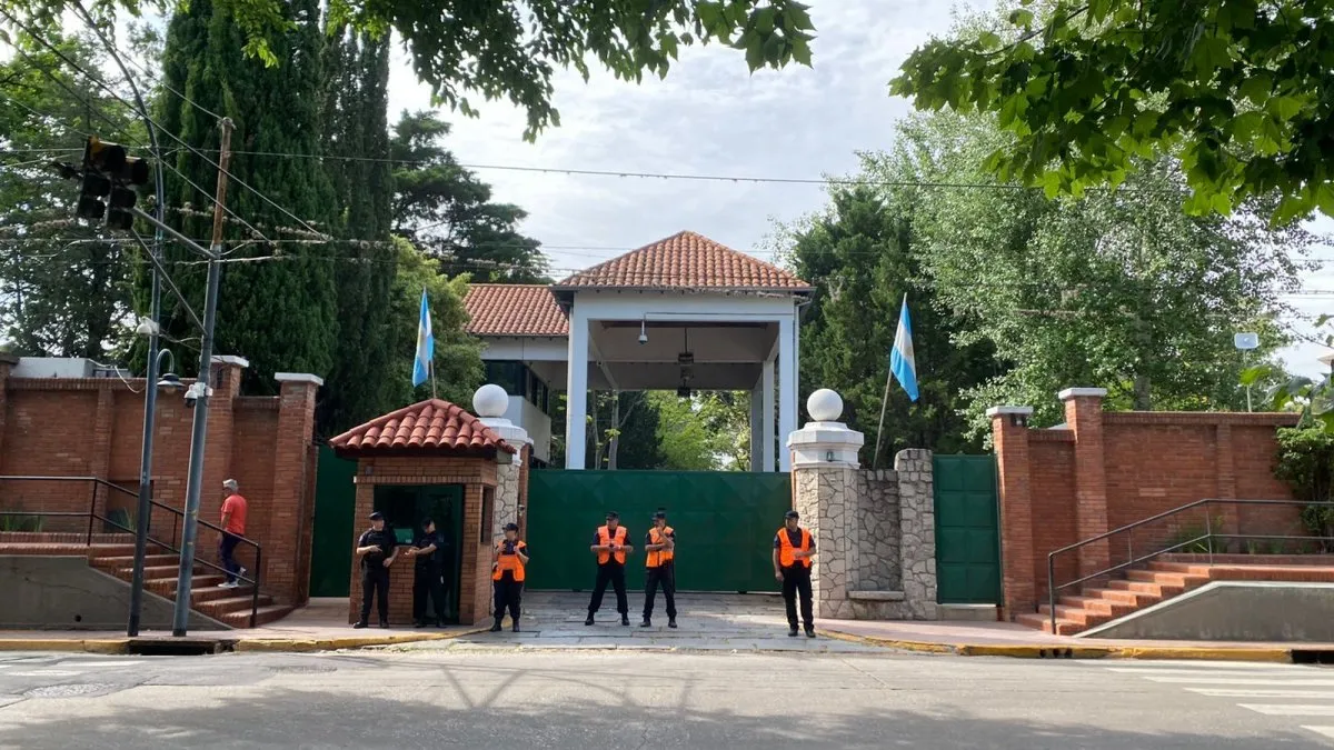 Milei y Adorni definen la salida de la Jefatura de Gabinete