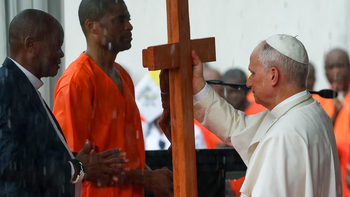 León XIV instó a EEUU e Irán a retomar las conversaciones de paz