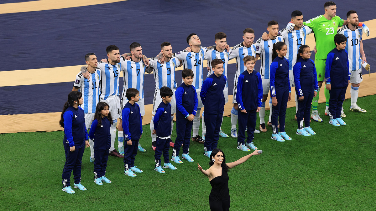 La elegida: Lali fue la cantante argentina que cant&oacute; el Himno Nacional minutos antes de salir campeones.