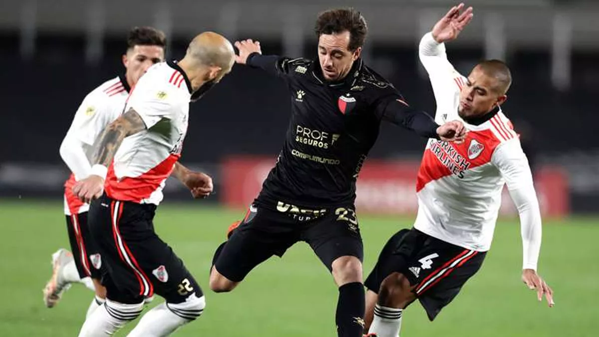 River y Colón quieren terminar el año con una vuelta olímpica. 