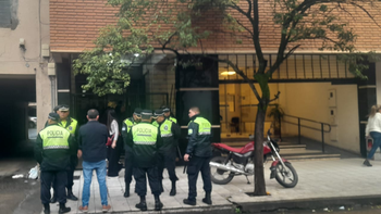 Bomberos controlaron un incendio en edificio de Muñecas al 400