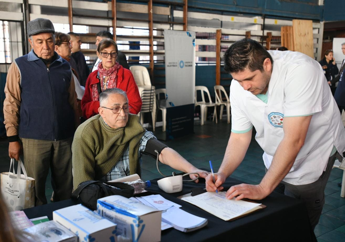 Contin&uacute;a hoy la entrega del Boleto Gratuito para Jubilados. (Foto: Comunicaci&oacute;n Tucum&aacute;n)