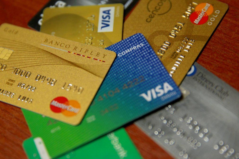 Bancos investigan el financiamiento de tarjetas de crédito