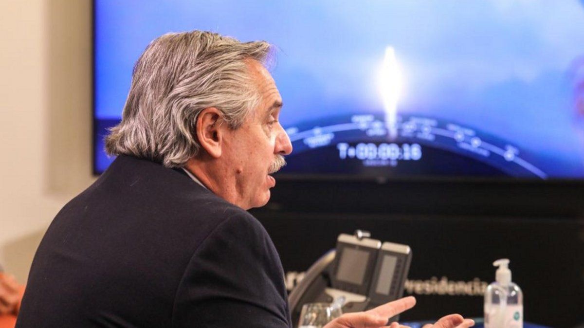Alberto Fernández celebró el lanzamiento del Saocom 1B