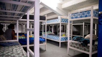 Evacuaron a 17 familias que residían a la vera del río Salí