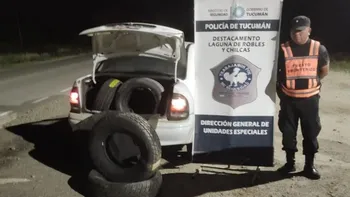 Lo descubrieron ingresando cubiertas y mercadería ilegal a la provincia