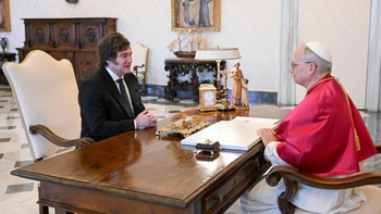 León XIV le confirmó a Milei que visitará Argentina