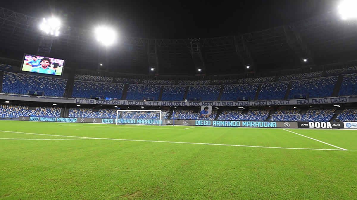 Oficialmente, el estadio de Nápoles pasó a llamarse Diego Armando Maradona