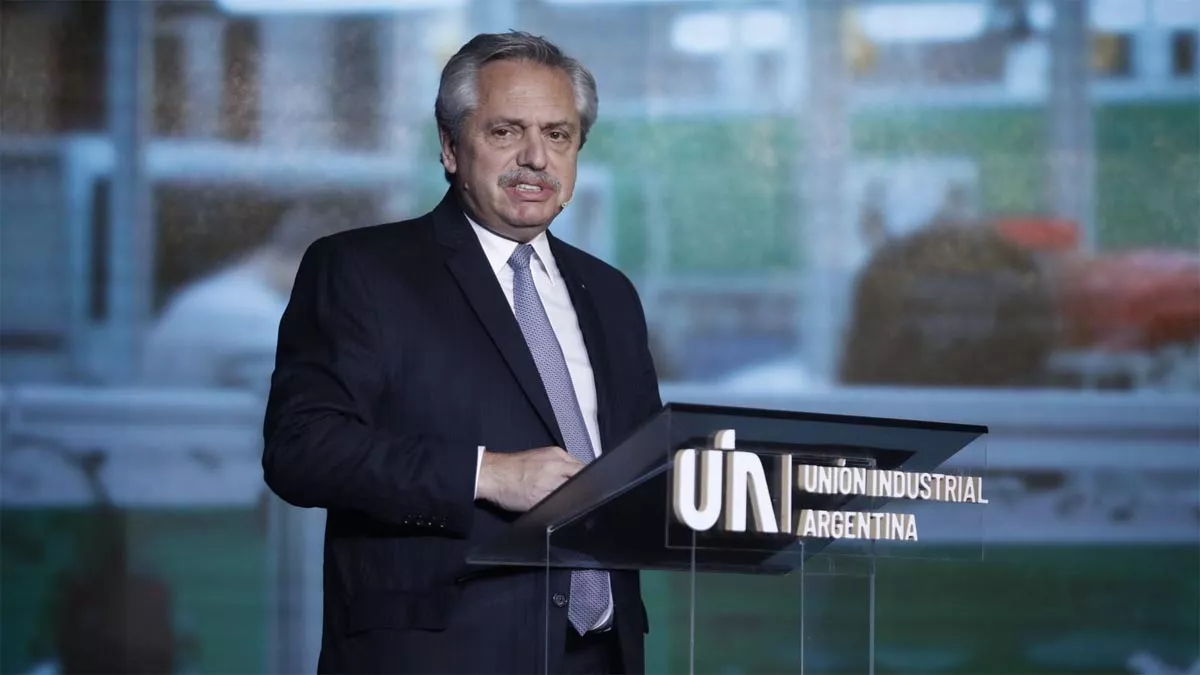 El presidente en la conferencia organizada por la Unión Industrial Argentina.