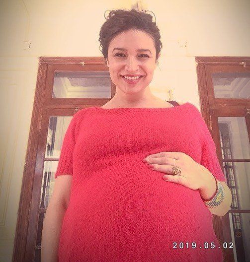 Julia Mengolini fue mamá y subió a las redes sociales una foto de la recién nacida