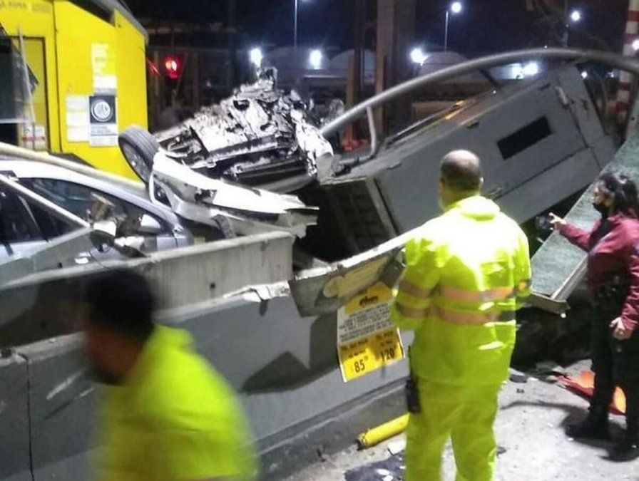 Autopista Illia: un automovilista murió tras impactar contra una cabina de peaje