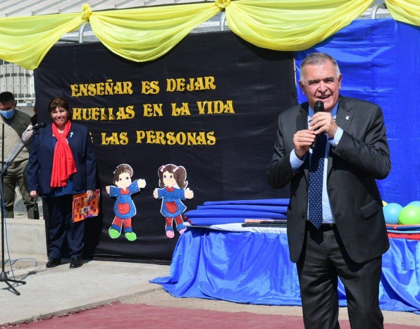 Osvaldo Jaldo inauguró obras en una escuela de Alderetes