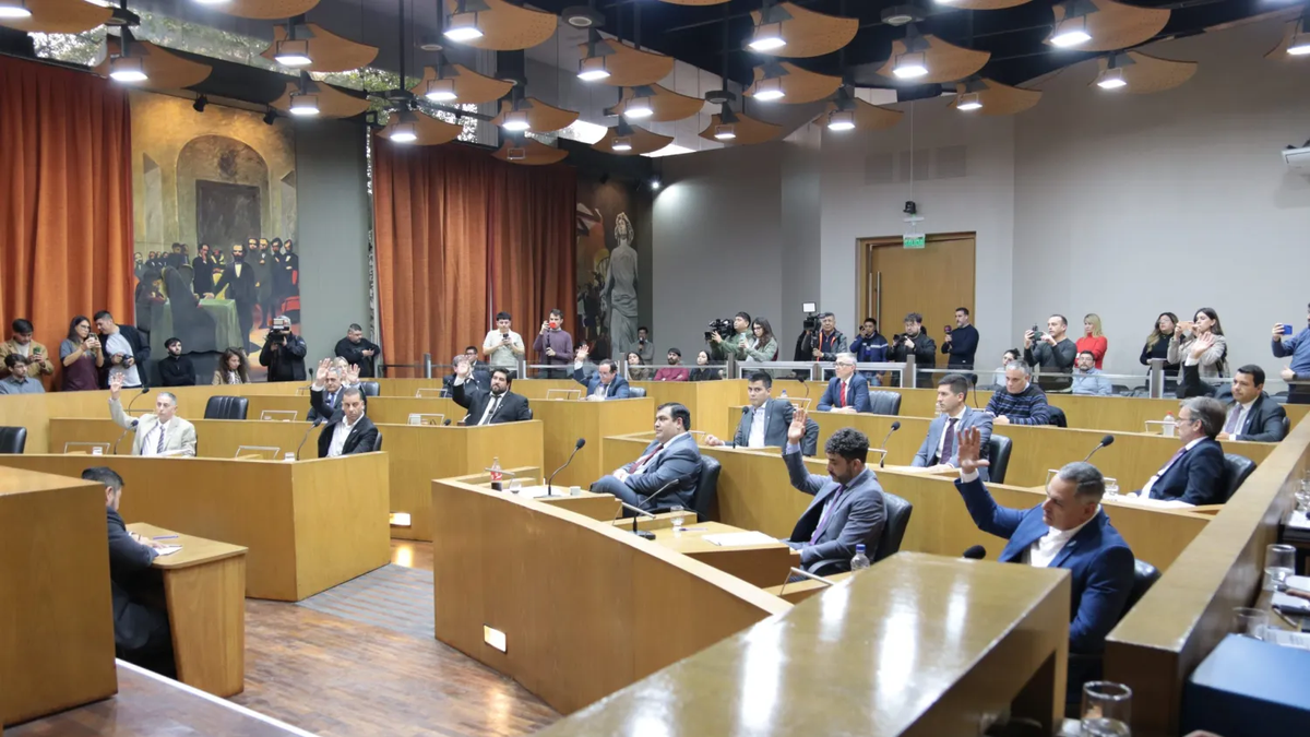 Aprobaron el aumento en el precio del boleto y en la tarifa de taxis