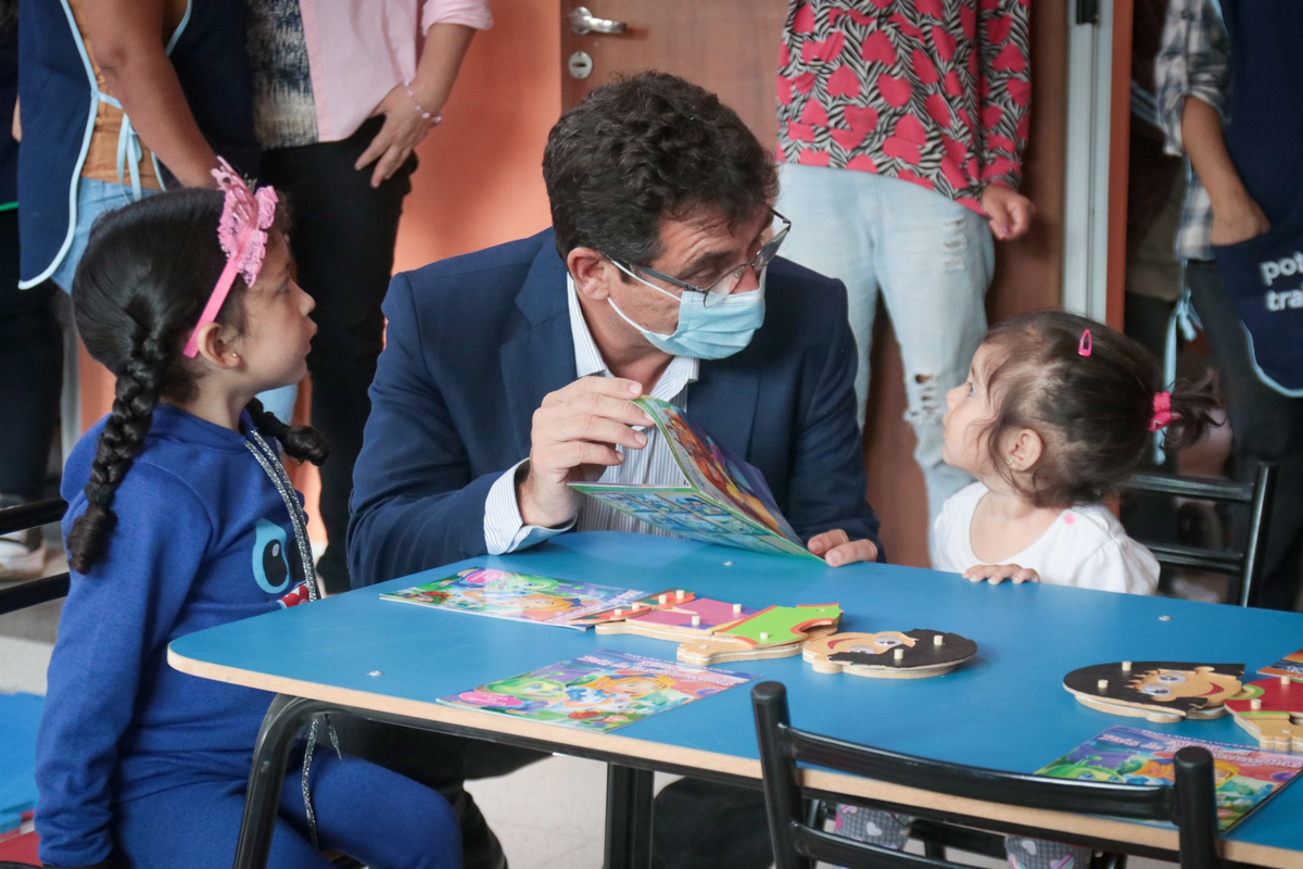 Gabriel Yedlin afianza programas sociales para una mayor equidad.