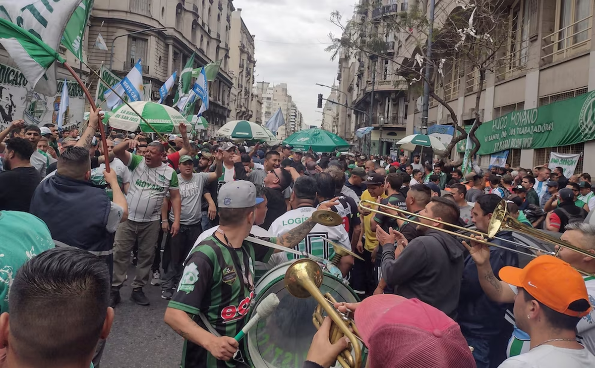 Una movilización del Sindicato de Camioneros por las paritarias. Foto: Infobae Una movilización del Sindicato de Camioneros por las paritarias. Foto: Infobae