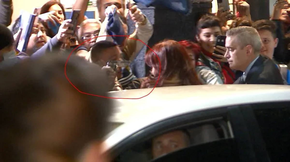 Le gatillaron con un arma a Cristina Kirchner: fue detenido