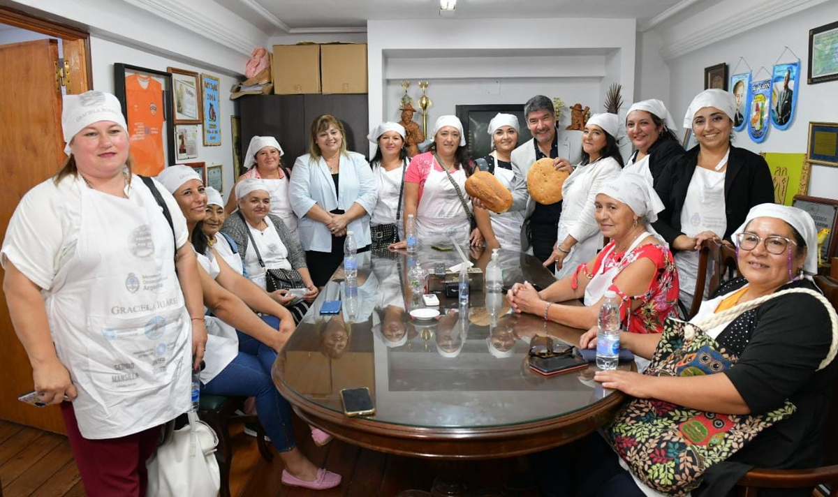 Mujeres panaderas reconocidas por el Ministerio del Interior