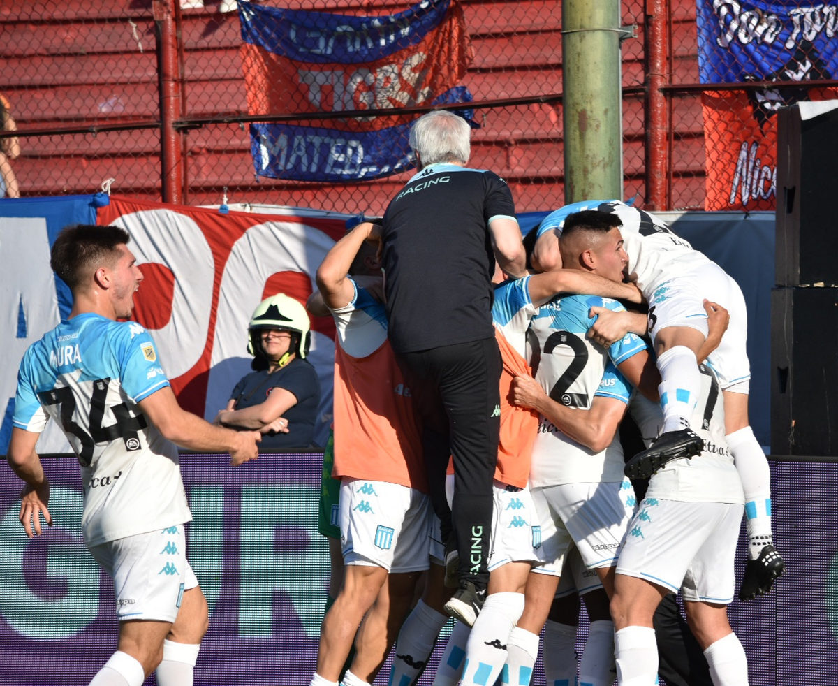 Racing lo dio vuelta en el Ducó.