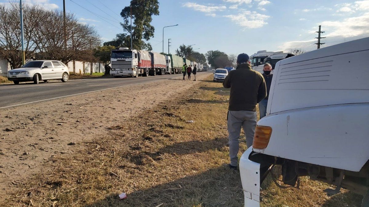 Transportistas de carga protestan en las rutas tucumanas