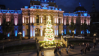 La Casa de Gobierno encendió su árbol de Navidad