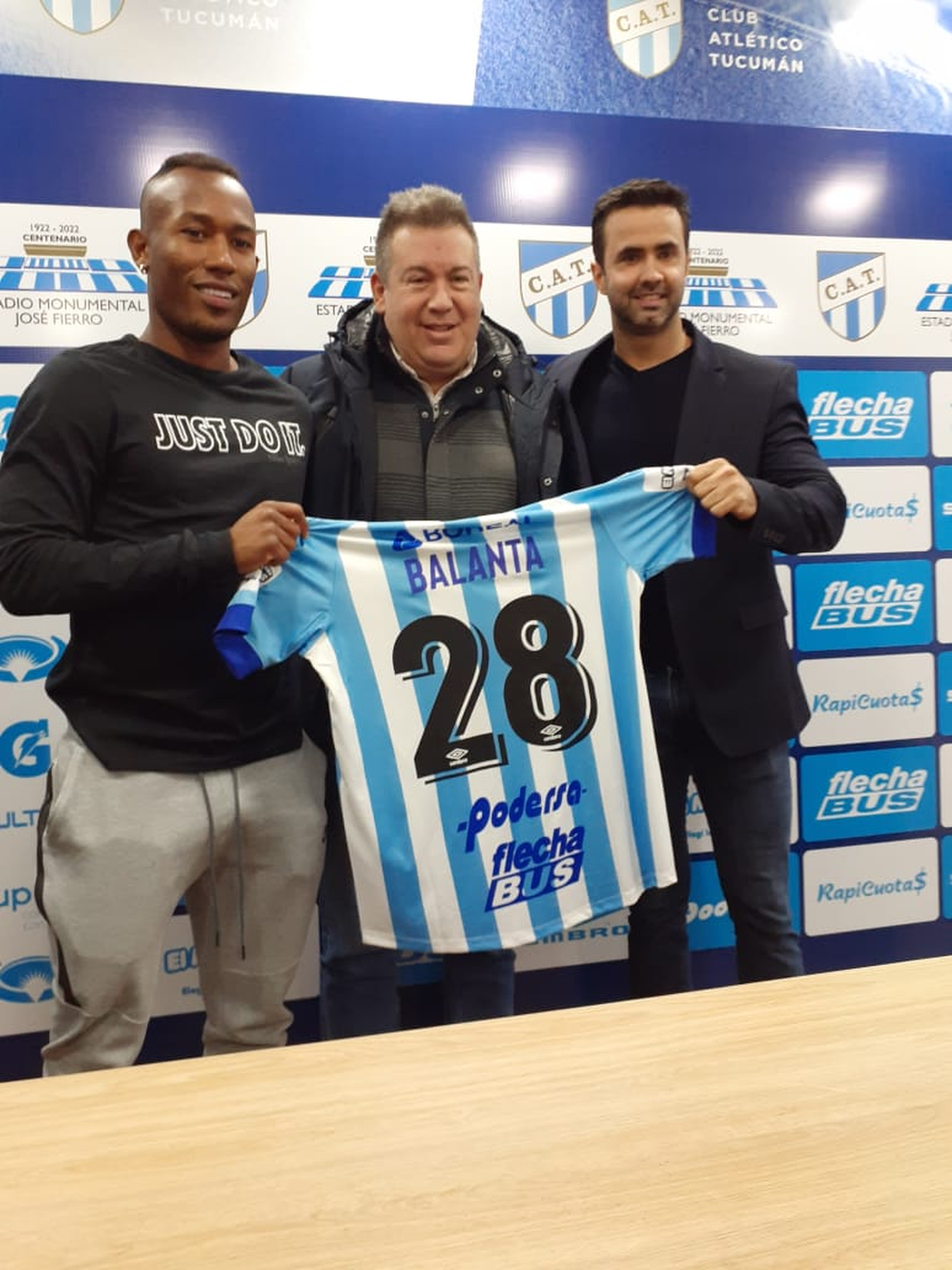 Balanta es jugador del Decano.