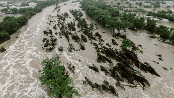Inundaciones en Texas: al menos 24 muertos y decenas de niñas desaparecidas