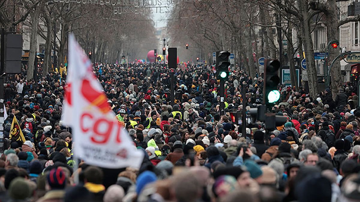 Continúan las protestas en Francia por la reforma de pensiones