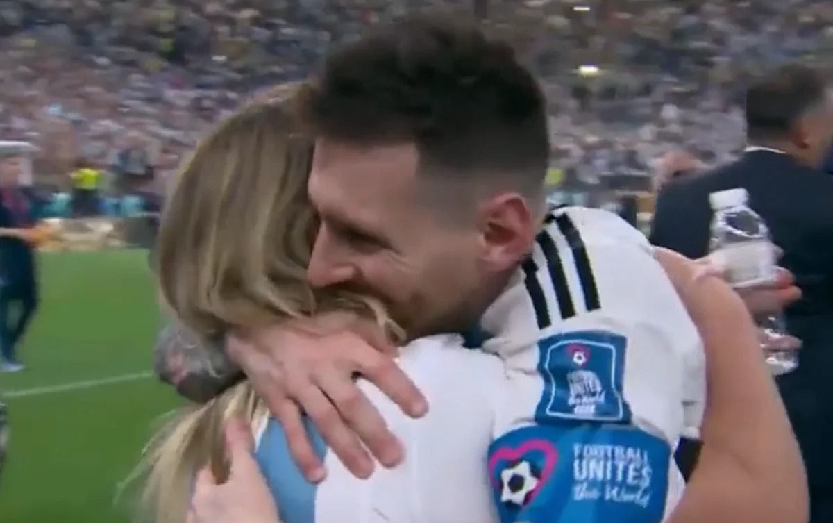El emotivo abrazo de Lionel Messi con Antonia, la cocinera de la Selección