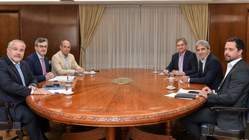 Caputo y la Unión Industrial debatieron sobre los cambios laborales y fiscales