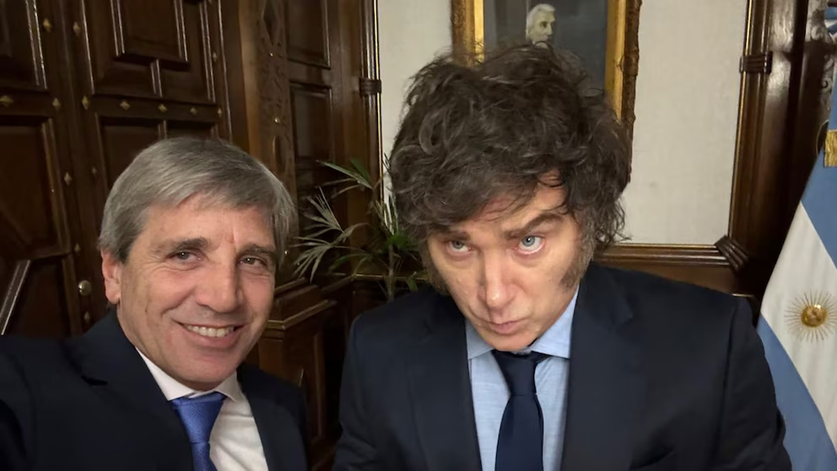 El Gobierno decidi&oacute; no proponer al Congreso una pr&oacute;rroga del impuesto PAIS y desde este lunes dejar&aacute; de tener vigencia para las operaciones de uso de d&oacute;lares con tarjeta.&nbsp; Foto: Infobae