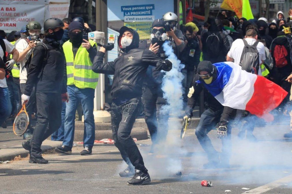 Más de 160 detenidos en otra protesta de los chalecos amarillos en París