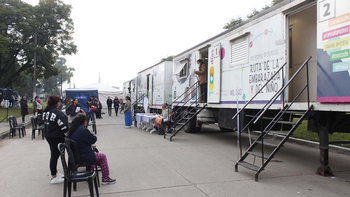 Salud traslada sus tráileres para asistir a la gente en La Madrid