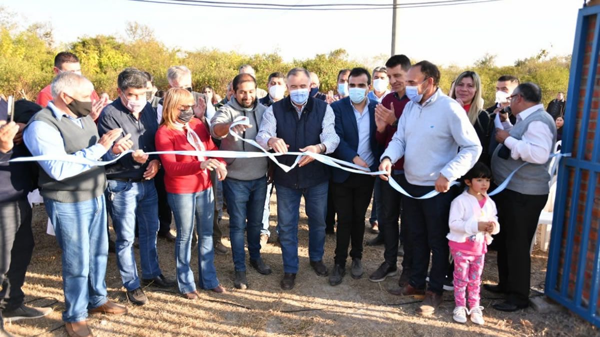 Osvaldo Jaldo inauguró un pozo de agua en Carbón Pozo