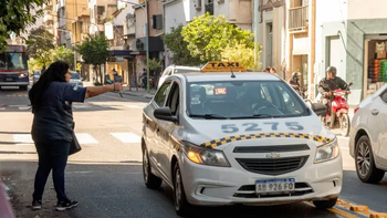 Transporte por aplicaciones: taxistas denuncian 