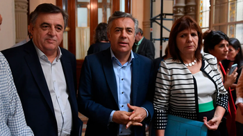 La oposición se expresó en redes tras la renuncia de Guzmán