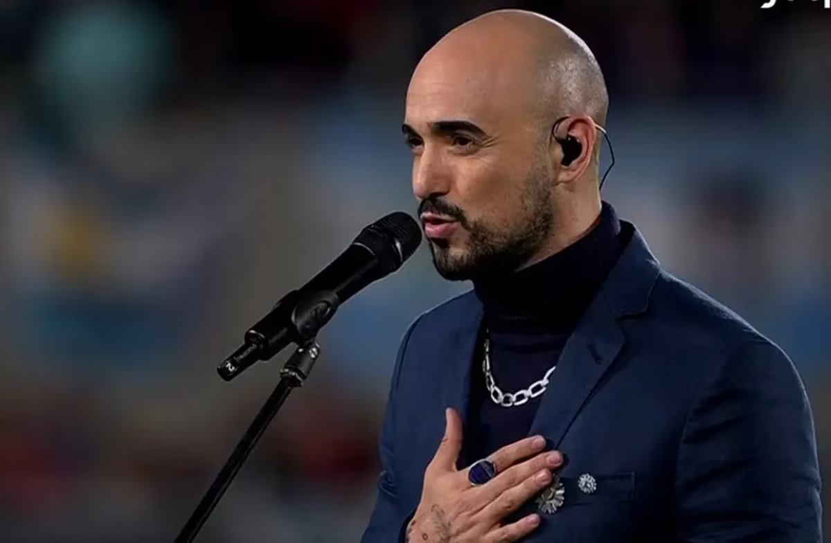 Abel Pintos debutó como la voz oficial del Himno Nacional Argentino