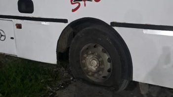 Denuncian ataques a unidades de dos líneas de colectivos