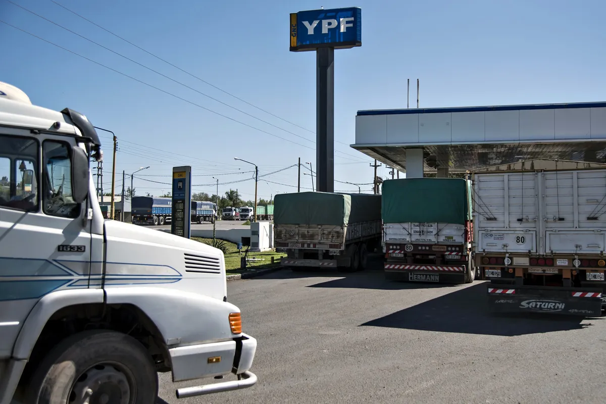 La falta de gasoil, preocupa al sector del transporte.