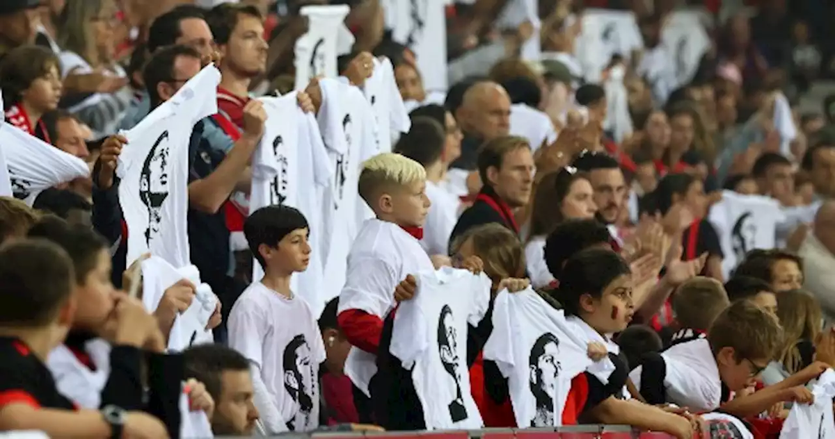 Tras la burla, hinchas del Niza homenajearon a Emiliano Sala